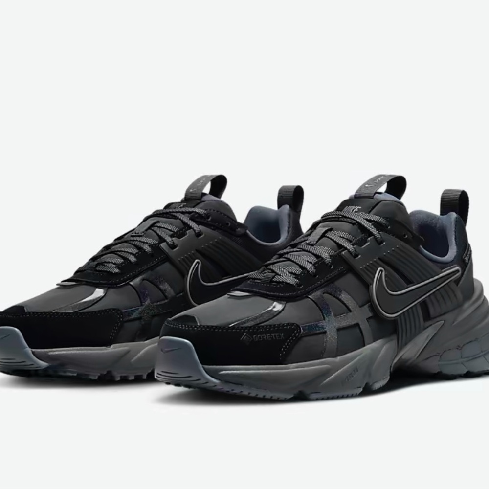 Nike women’s V2K Run GORE-TEX sneakers - Picture 2 of 15